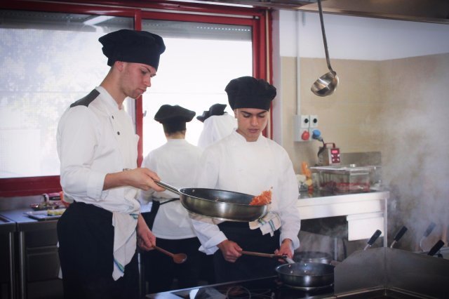 Studenti in cucina